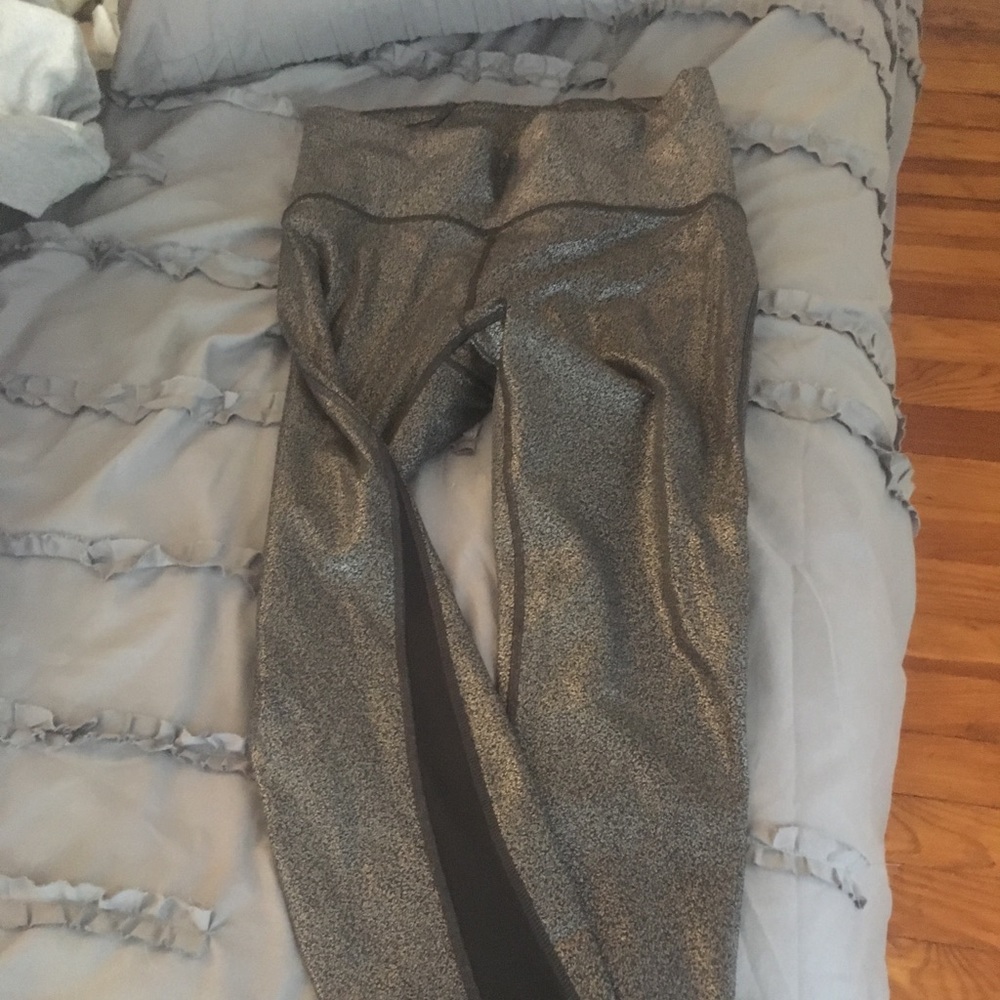 NWOT beautiful Lululemon 7/8 pants